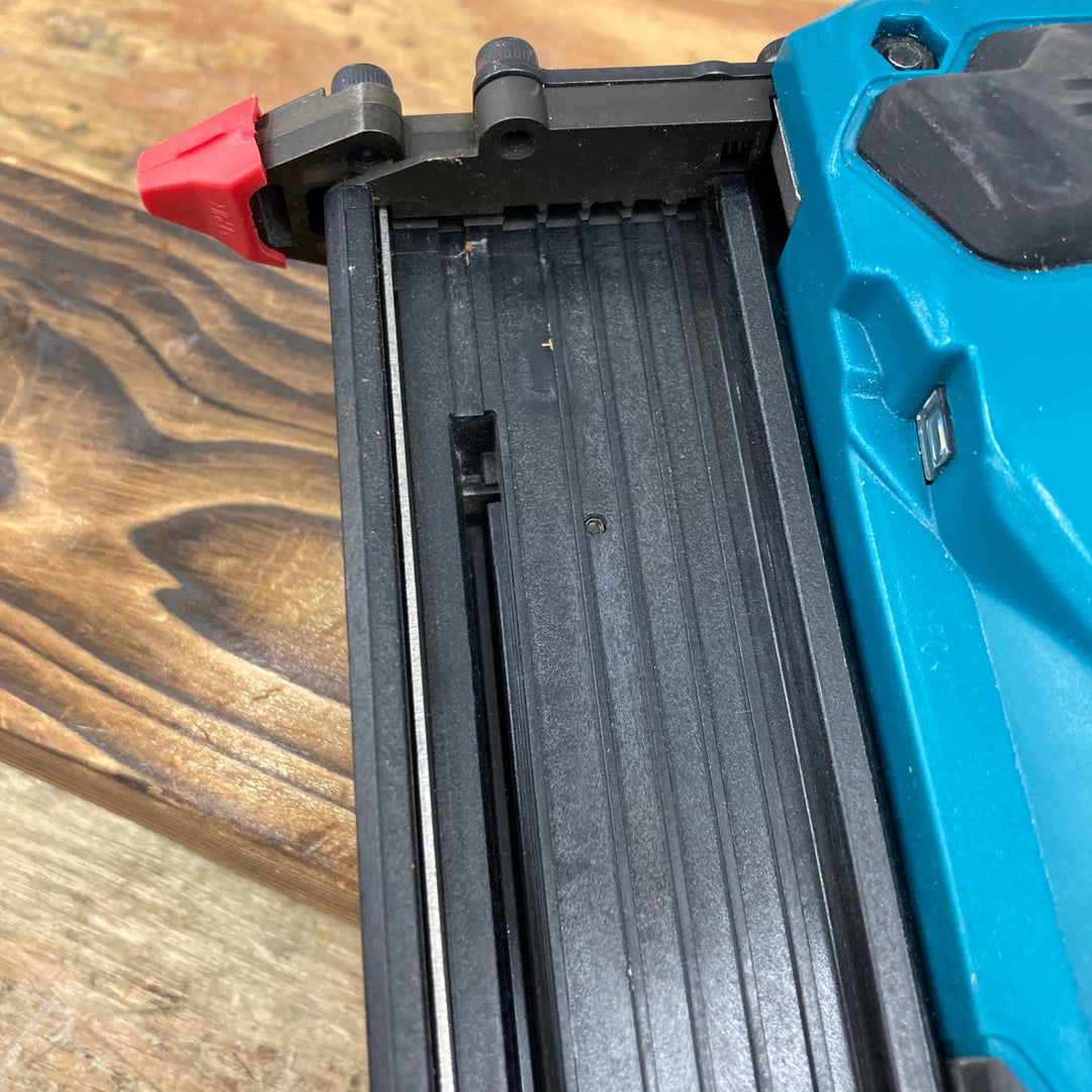 ★マキタ(makita) 18Vコードレスフィニッシュネイラ FN350DZK 本体+ケースセット【柏店】