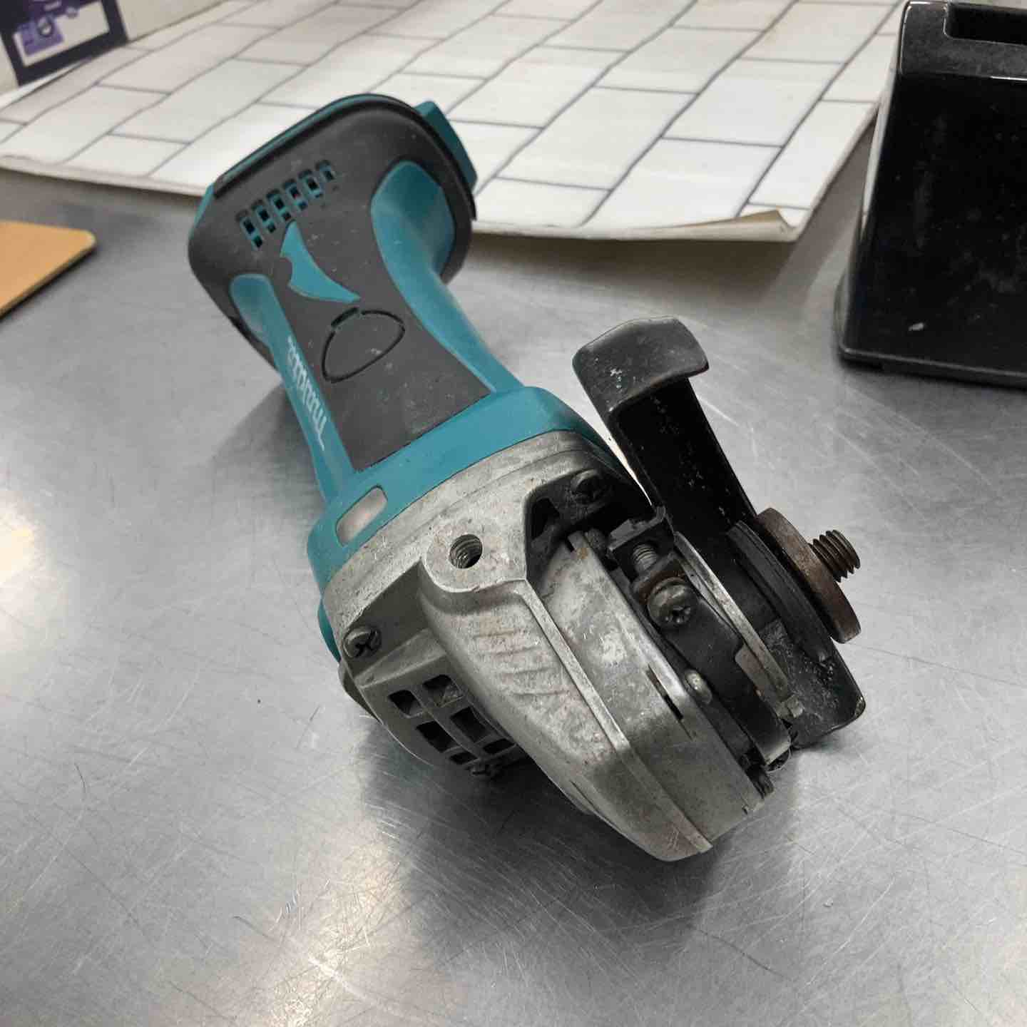 ☆マキタ(makita) 100mmコードレスディスクグラインダー GA400DZ【所沢店】 ☆マキタ(makita) 100mmコードレスディスクグラインダー GA400DZ【所沢