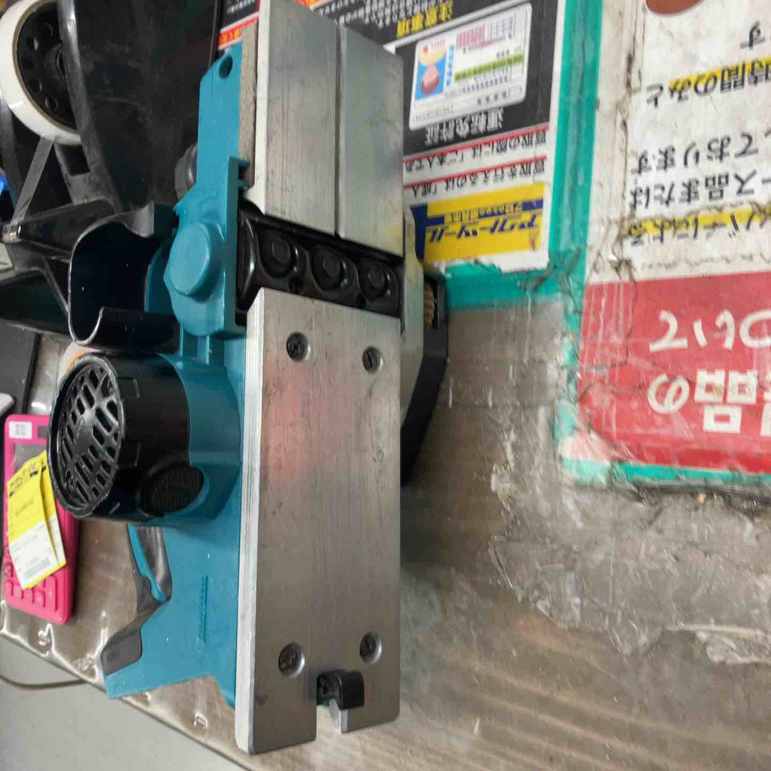 ★マキタ(makita) 82mmコードレスカンナ KP180DZ 替刃式 本体のみ【戸田店】