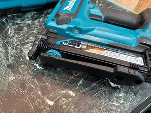 ★マキタ(makita) コードレスタッカー ST121DZK【越谷店】