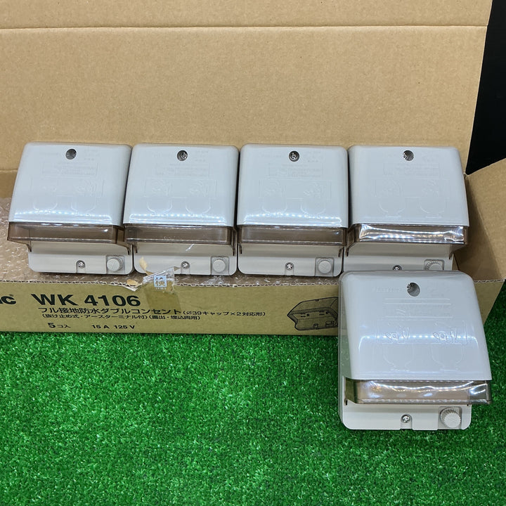 【未使用品】  Panasonic パナソニック フル接地防水 ダブルコンセント φ39 WK4106 工事用 配線器具 抜け止め アースターミナル付 露出 埋込両用 クリームグレー 5個セット【電材館越谷店】