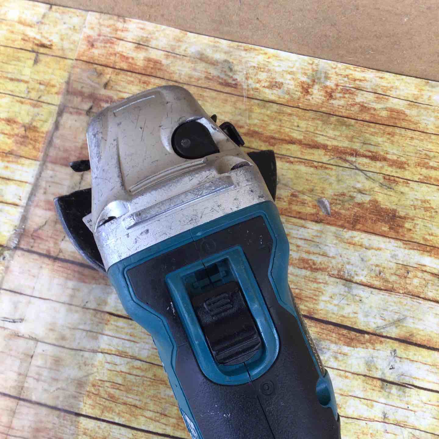 マキタ(makita) 100mmコードレスディスクグラインダ GA404DZN マキタ(makita) 100mmコードレスディスクグラインダ GA404DZN