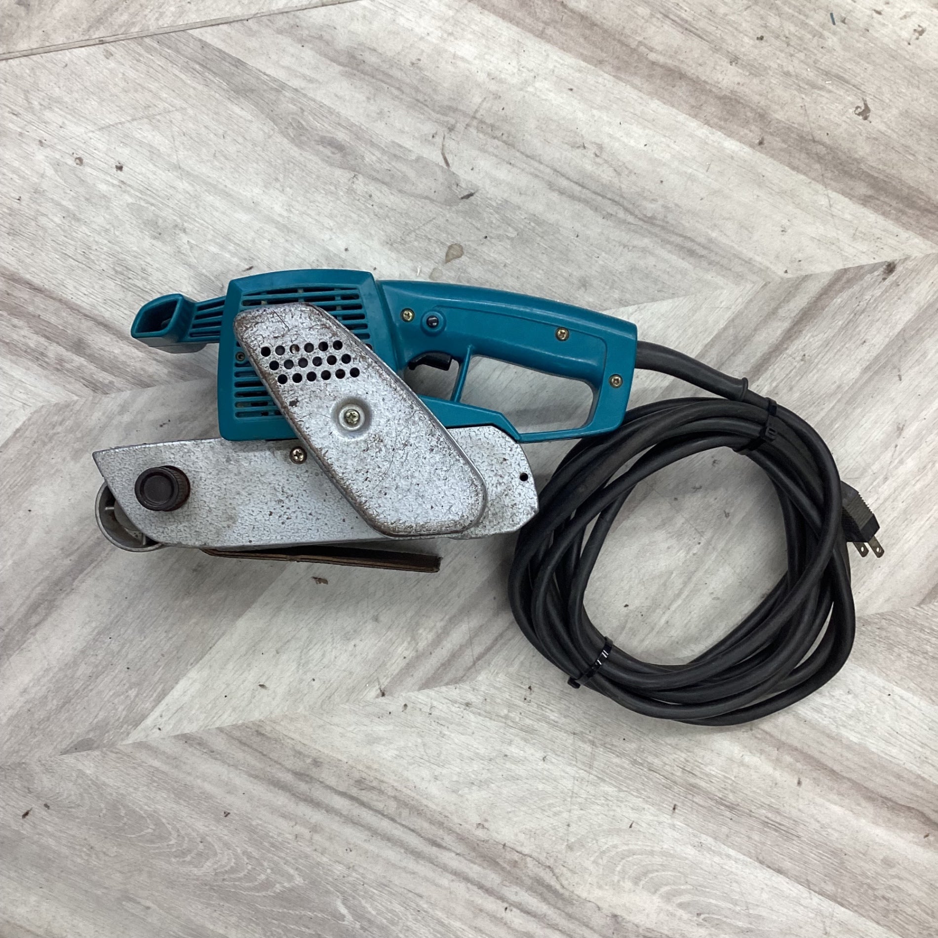 マキタ ベルトサンダー 9900B makita