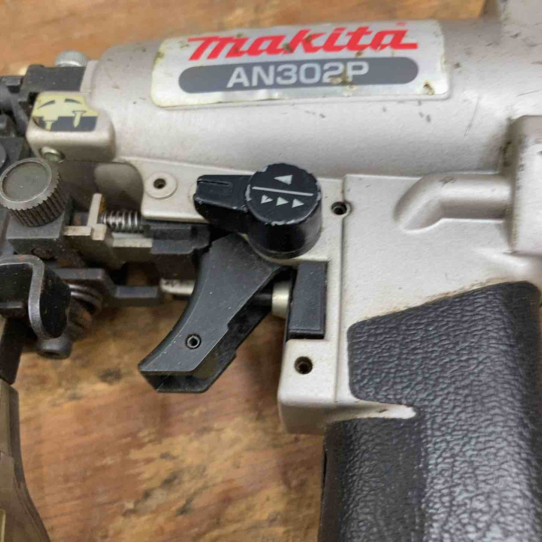 ☆マキタ(makita) 常圧釘打ち機 AN302P【柏店】