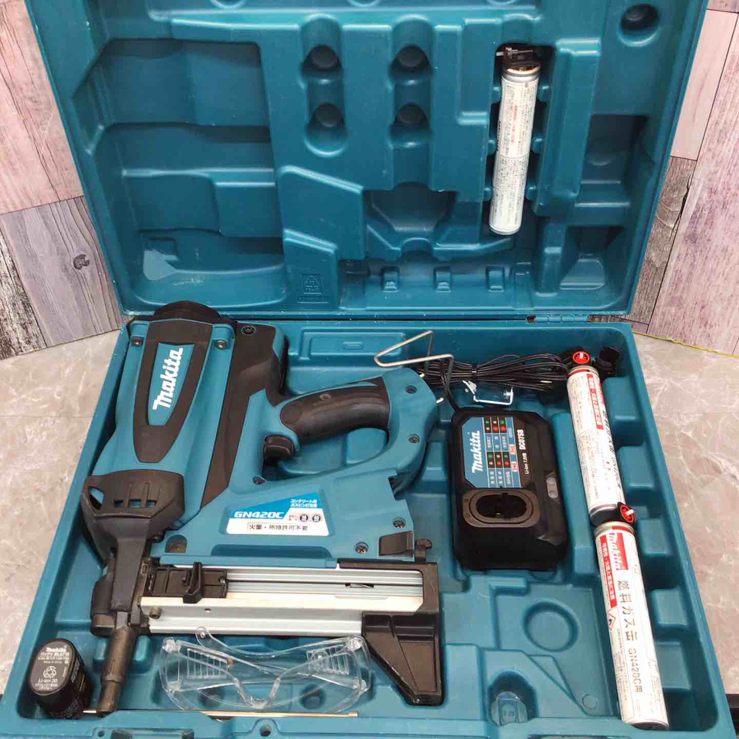 ☆マキタ(makita) コードレスコンクリート用ガスピン打ち機 GN420C