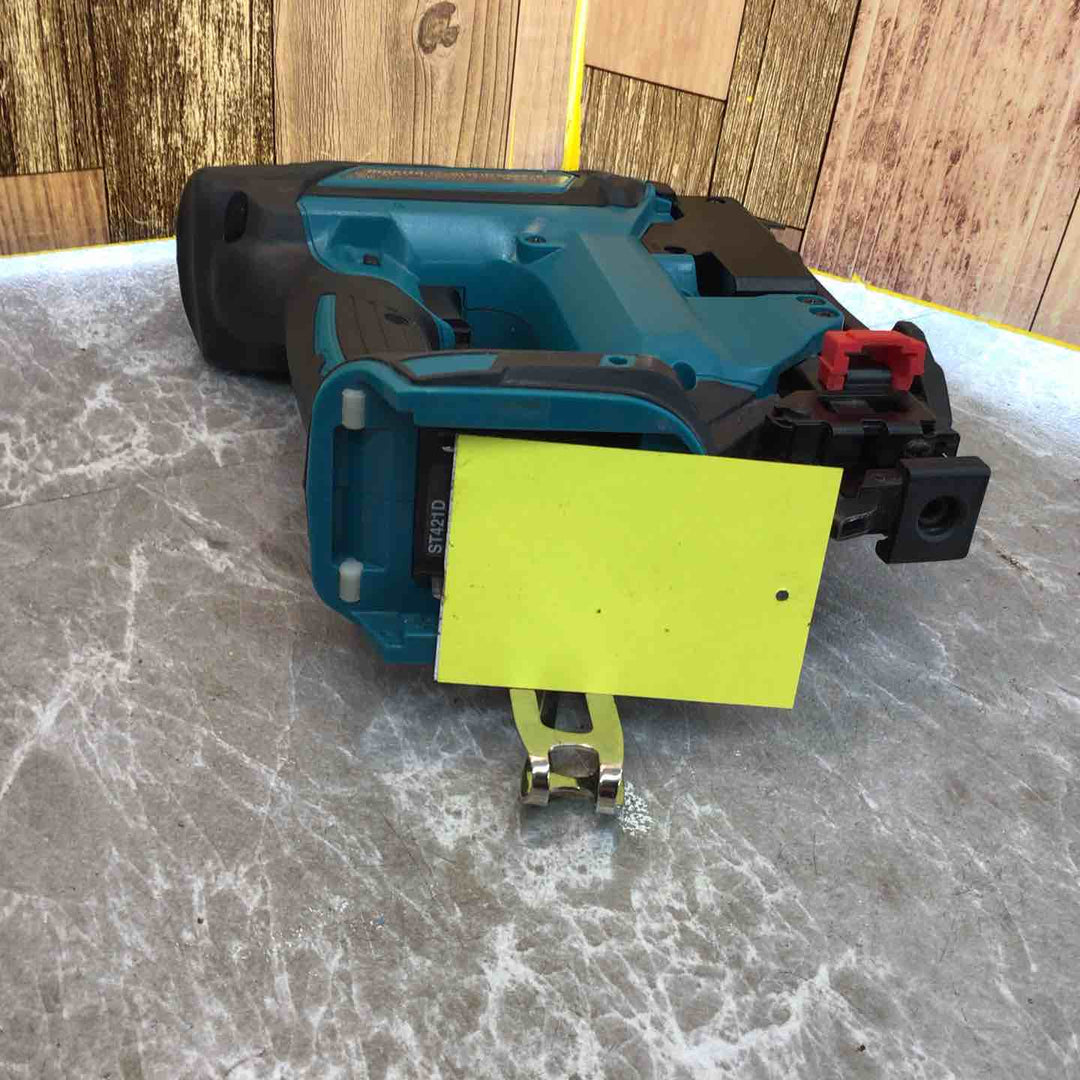◇マキタ(makita) コードレスタッカー ST421DZ【八潮店】