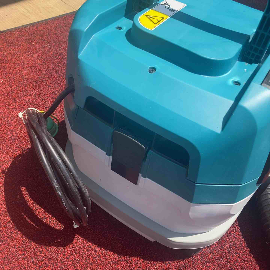★マキタ(makita) 集じん機 乾湿両用 VC0820【町田店】