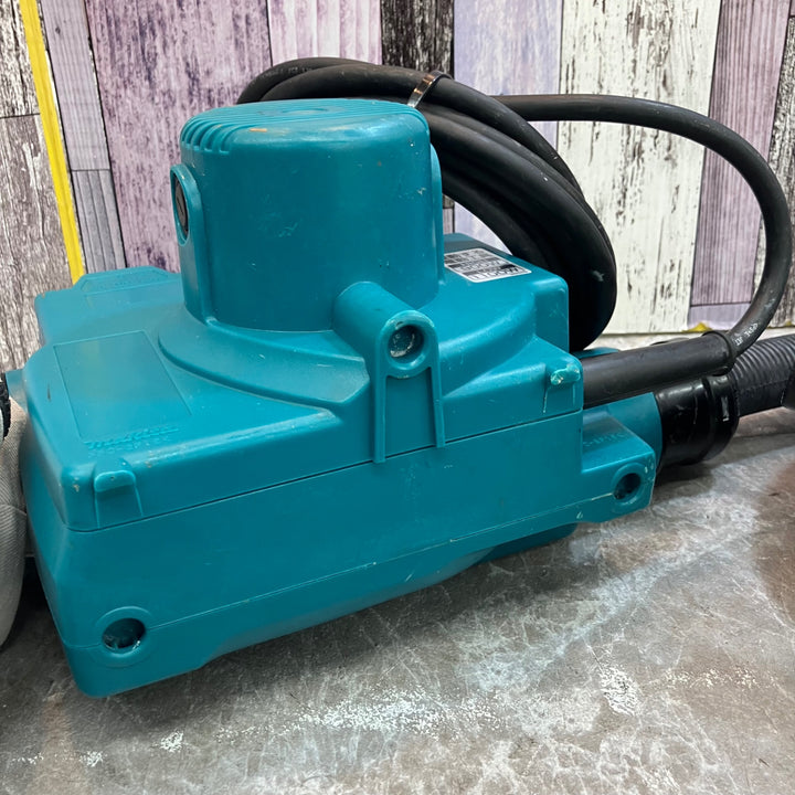 ★マキタ(makita) 小型集じん機 乾式 450(P) 集じん袋、ホース付き【八潮店】