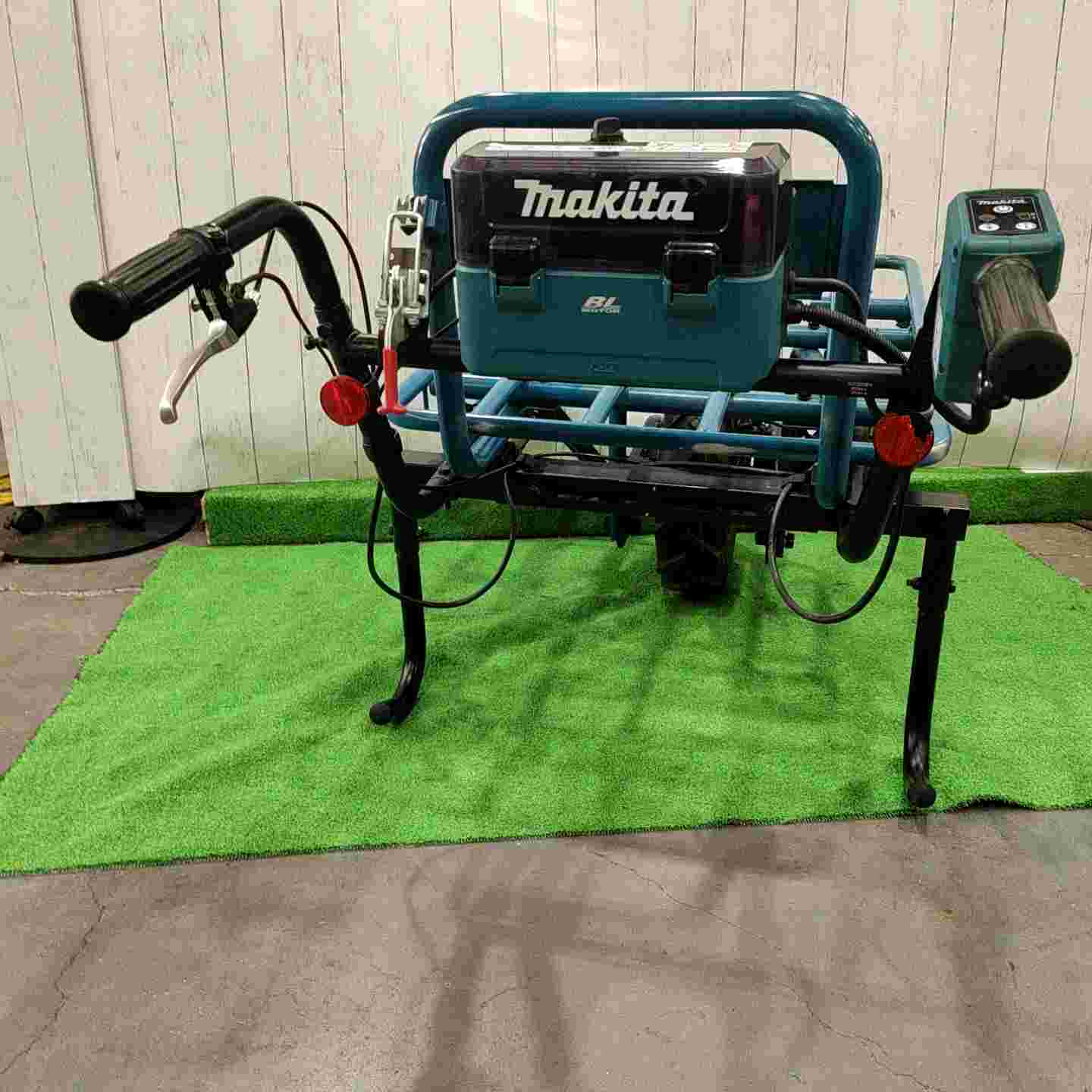 店頭受取り限定】◇マキタ(makita) 充電式運搬車 CU180DN (CU180DZN