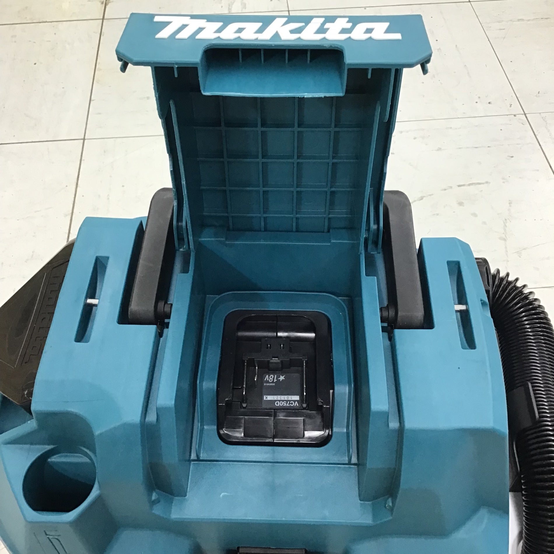 中古品】 マキタ/makita コードレス集じん機 乾湿両用・VC750DZ 【鴻巣
