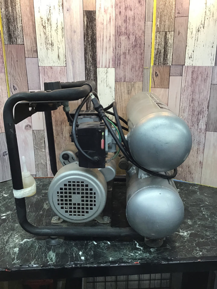 ○アネスト岩田キャンベル コンプレッサー・エクストラライト 1/2HP オイルフリー FX9017【八潮店】