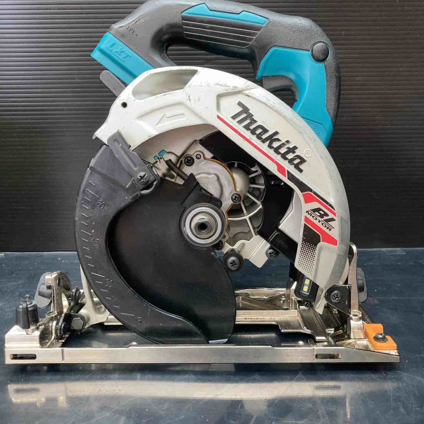 マキタ(makita) コードレス丸のこ HS631DZS ベース新品交換済み【川越店】 マキタ(makita) コードレス丸のこ HS631DZS ベース新品交換済み【川越