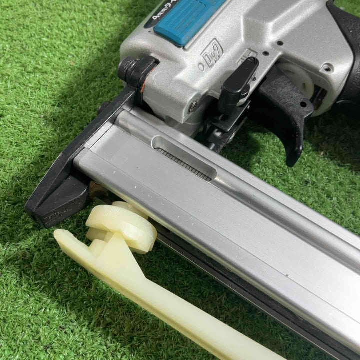 ★マキタ(makita) 常圧エアタッカ AT425AK 動作確認済【川口店】
