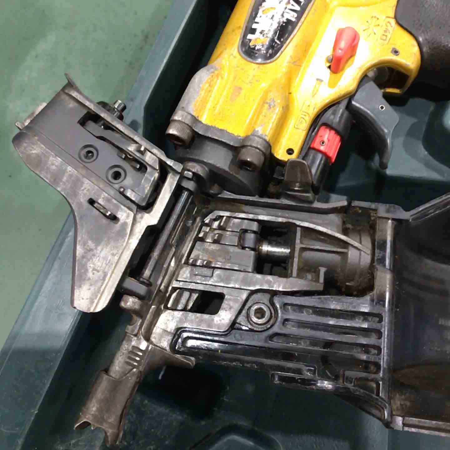 ☆ハイコーキ(HIKOKI ※旧:日立工機) 高圧エア釘打ち機 NV65HMJ