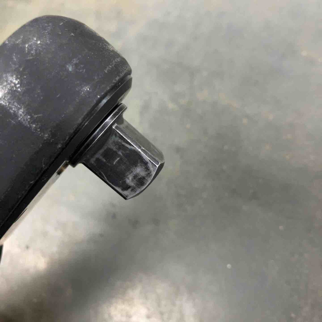 ▼デウォルト(DEWALT) 18V ラチェットレンチ DCF510+18V5.0AhバッテリーDCB184 正面に割れあり【戸田店】