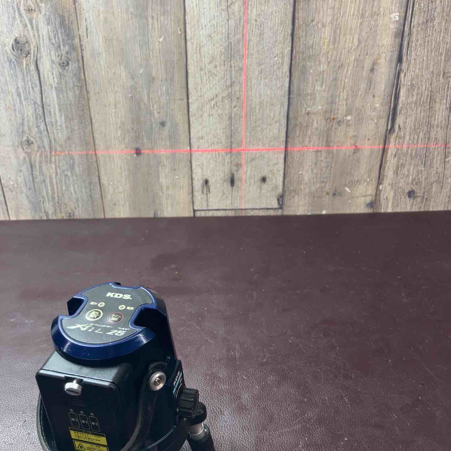 中古品】 KDS 水平 垂直レーザー墨出し器 ATL-25 【東大和店