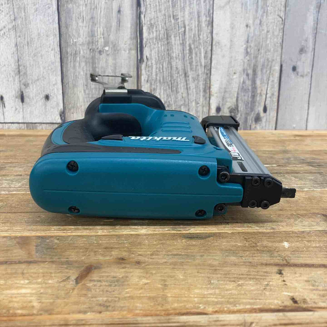 【中古品】 ☆マキタ(makita) コードレスタッカ ST420DZK 【東大和店】