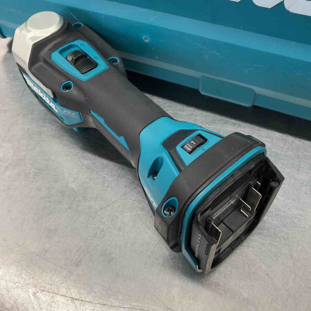 ★マキタ(makita) コードレスマルチツール TM52DRG ※異臭(木くずのような匂い？)あり【八潮店】