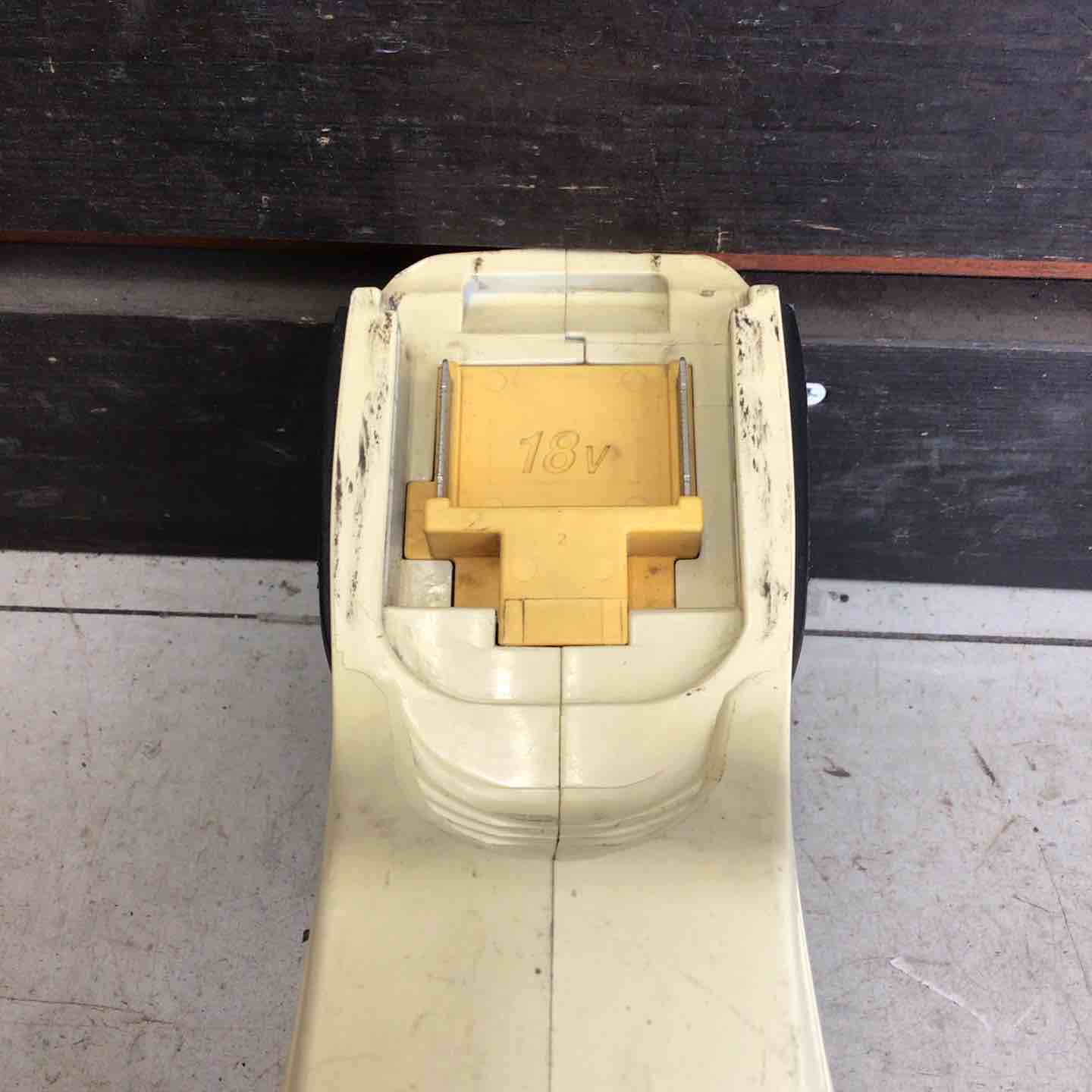 中古品】 マキタ/makita コードレスクリーナー CL180FDZW 【鴻巣店
