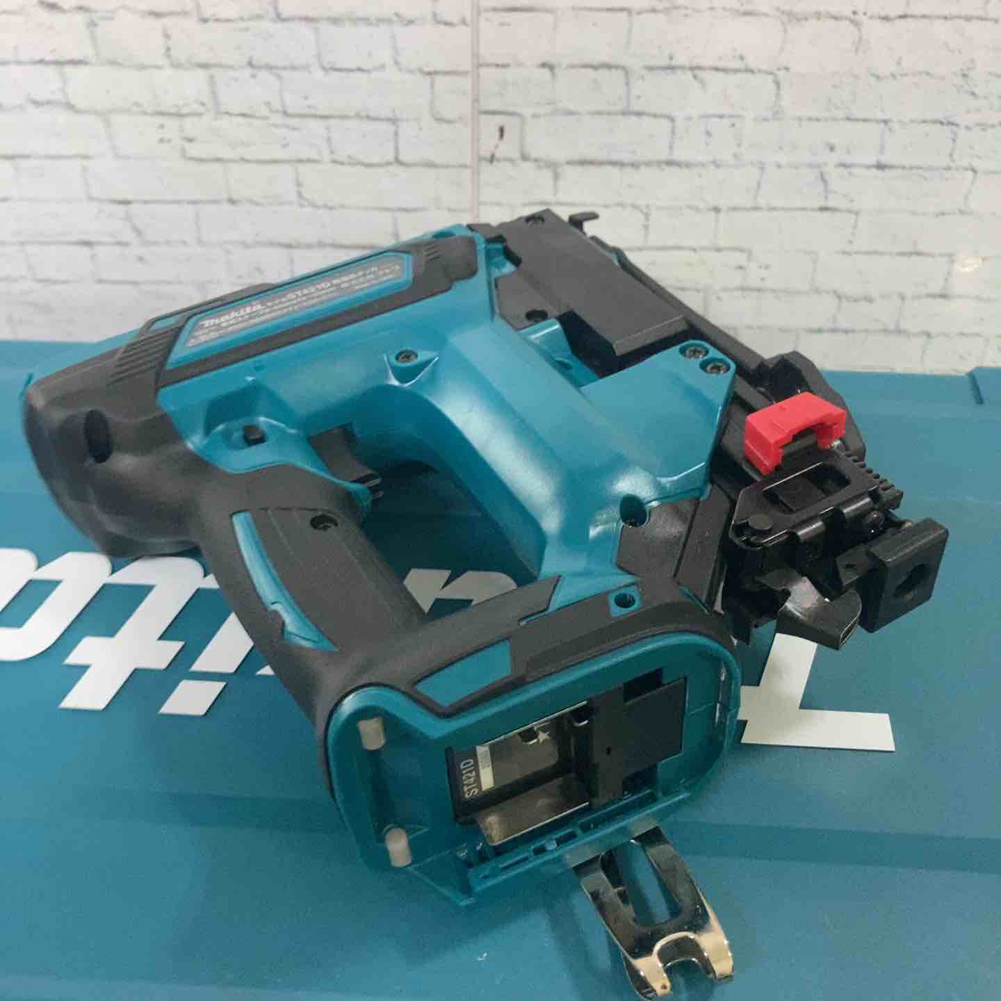 ☆マキタ(makita) コードレスタッカー ST421DZK【町田店】 – アクト