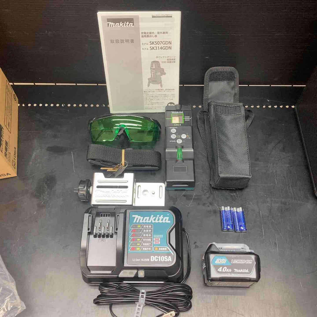 マキタ(makita) レーザー墨出し器 SK507GDZN 10.8V4.0Ahバッテリー1個+充電器セット【川越店】
