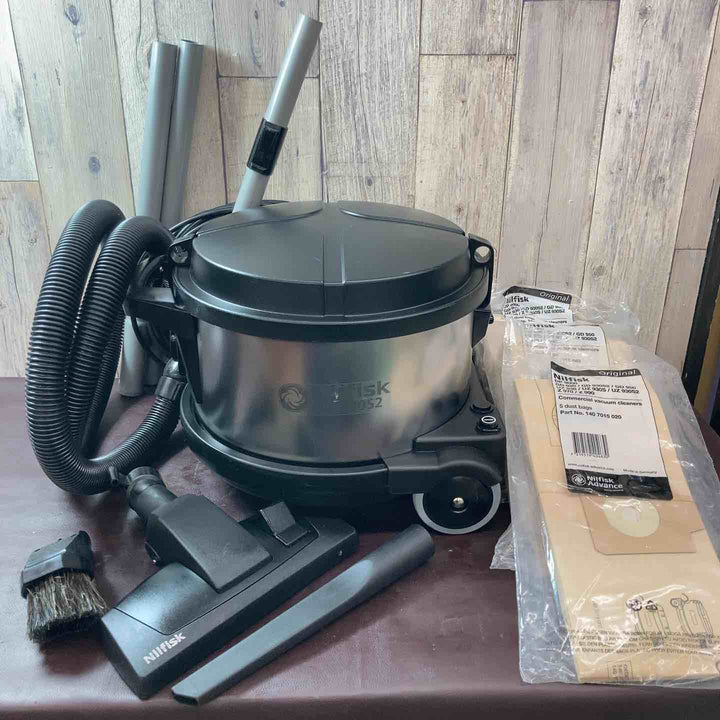 【中古品】Nilfisk(ニルフィクス) 業務用掃除機 GD930S2 ペーパーバッグ付き 乾式 バキュームクリーナー【東大和店】