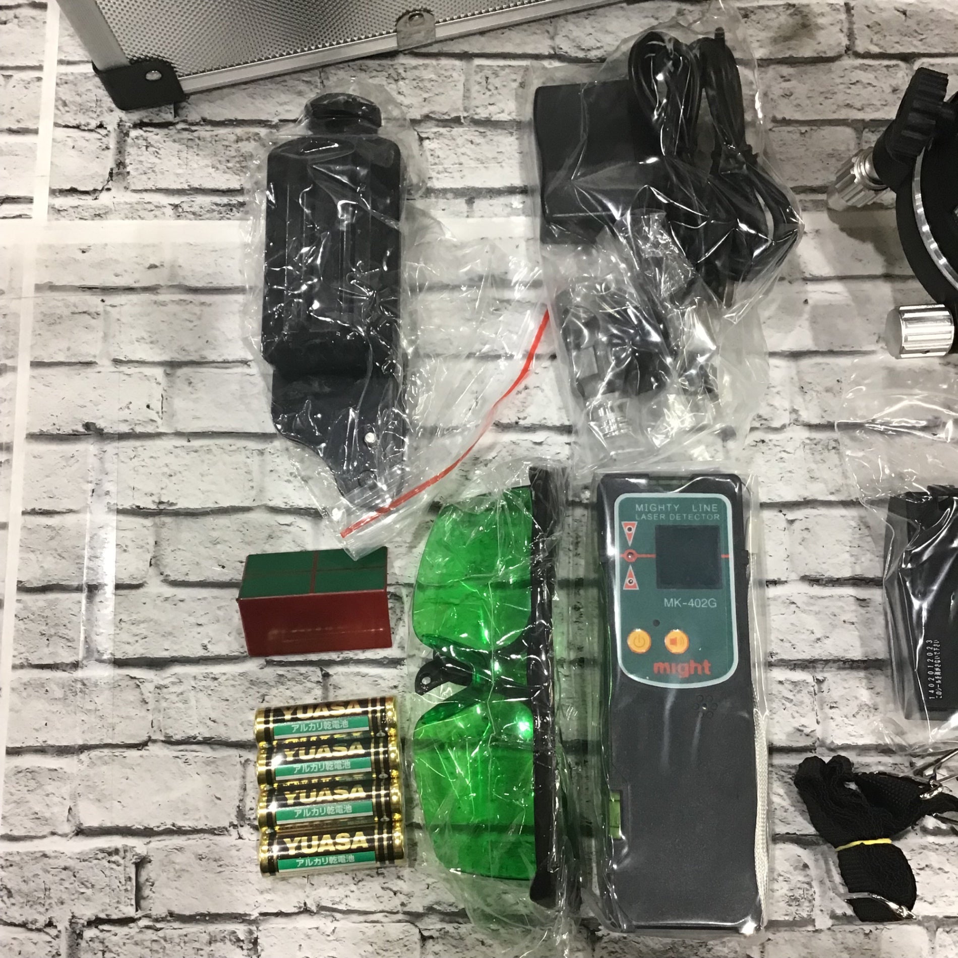 〇マイト工業(might) グリーンレーザー墨出し器 MGL-411GP 矩十字・横
