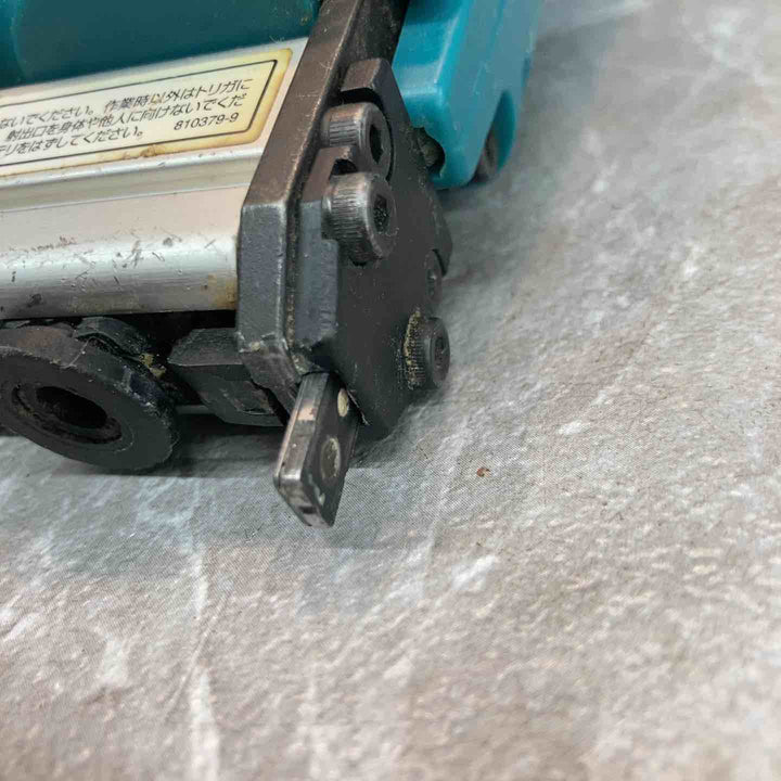 ☆マキタ(makita) 14.4V 4mm J線 コードレスタッカ ST420DRF【八潮店】