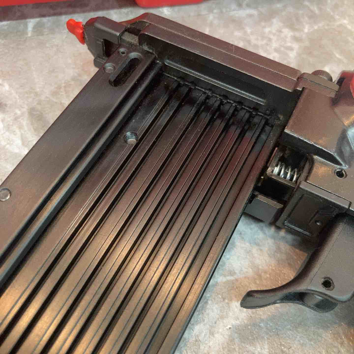 ▼SK11 常圧ピンネイラ エアピン釘打機 SA-P45-Z1【八潮店】