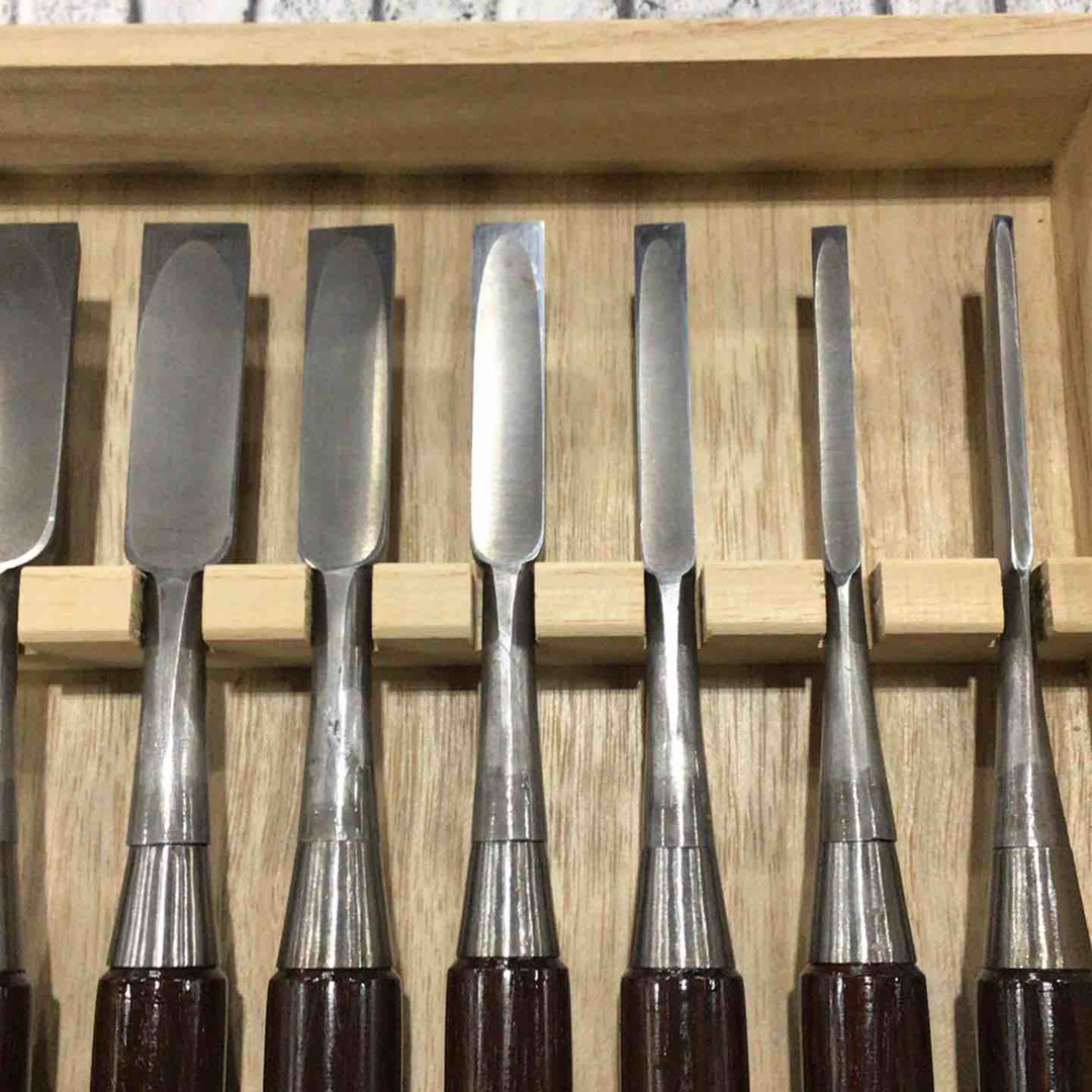 山弘作 奴鑿 10本組 木目仕上げ 朱丹柄 桐箱付属 【川口店】