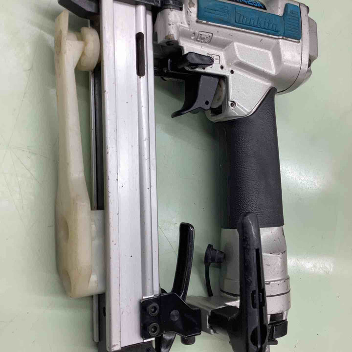 ◇マキタ(makita) 常圧エアタッカ  AT425A【越谷店】