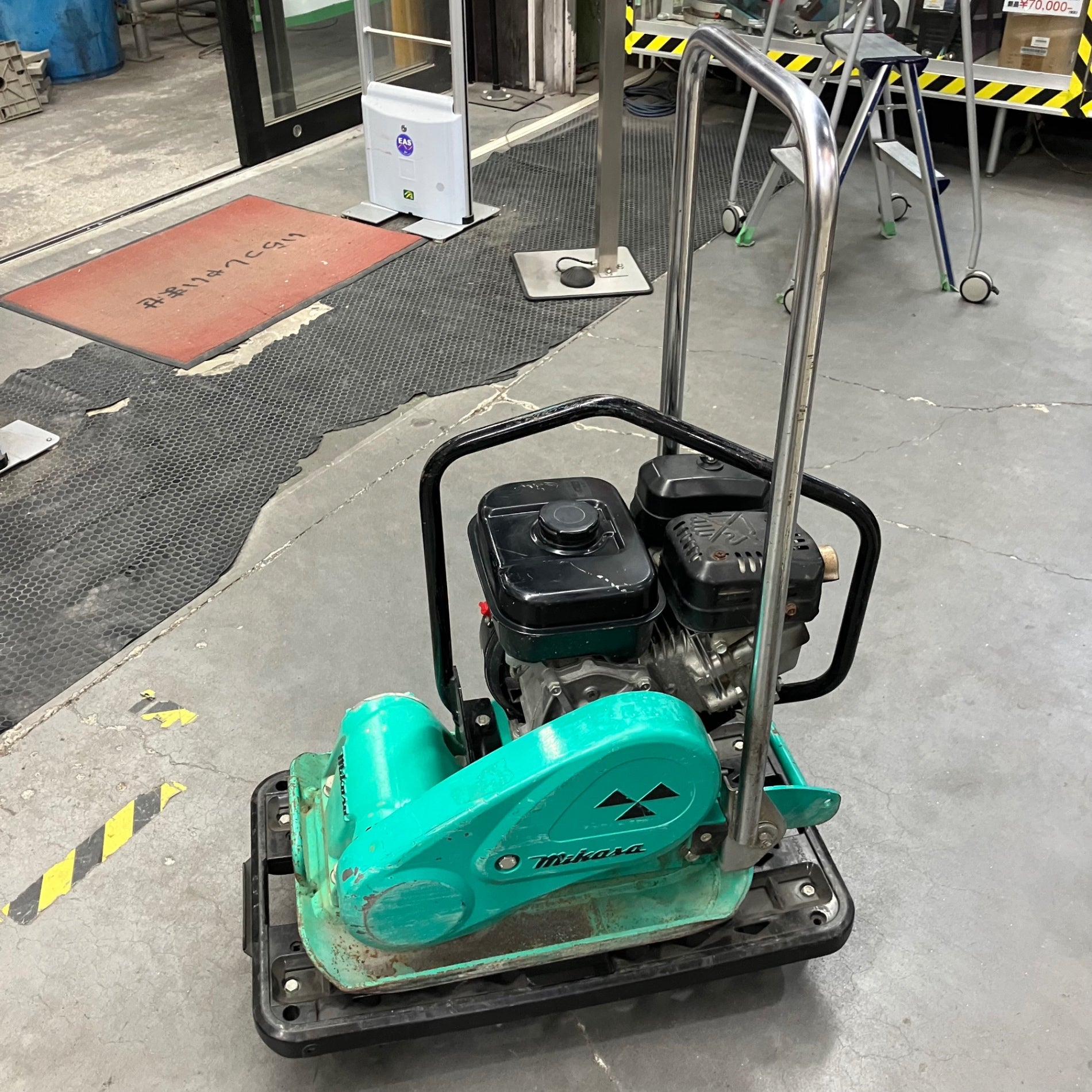 店頭受取り限定】◇三笠 ミカサ プレートコンパクター MVC-F60L【川口