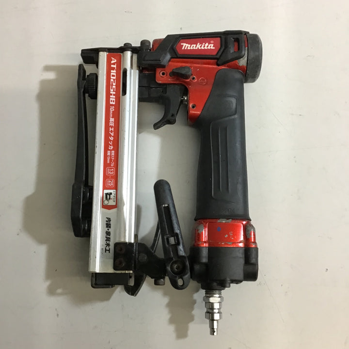 【中古品】〇マキタ(makita) 高圧エアタッカ エアダスタ付 10mm 赤 AT1025HB【戸田店】