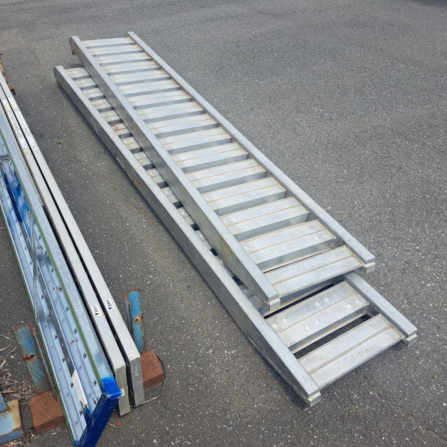 店頭受取り限定】アルミブリッジ 3トン(3t)用 ツメ式 全長:3000×500