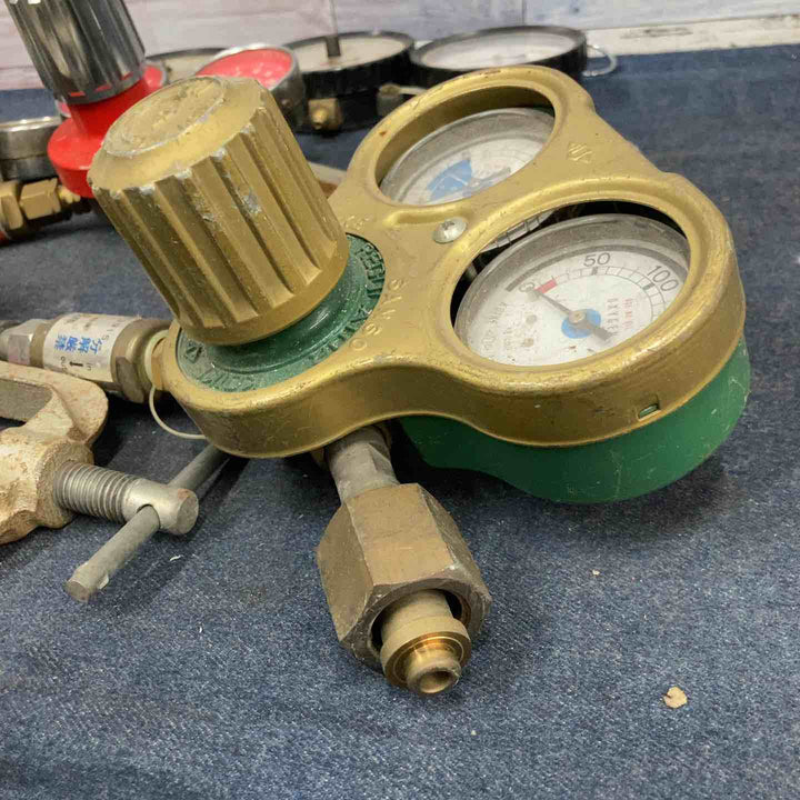 【現状品】中古小物まとめ売り プレッシャーゲージ レギュレーター 酸素調整器 アセチレン調整器 圧力計 小池酸素工業 等※動作未確認【八潮店】