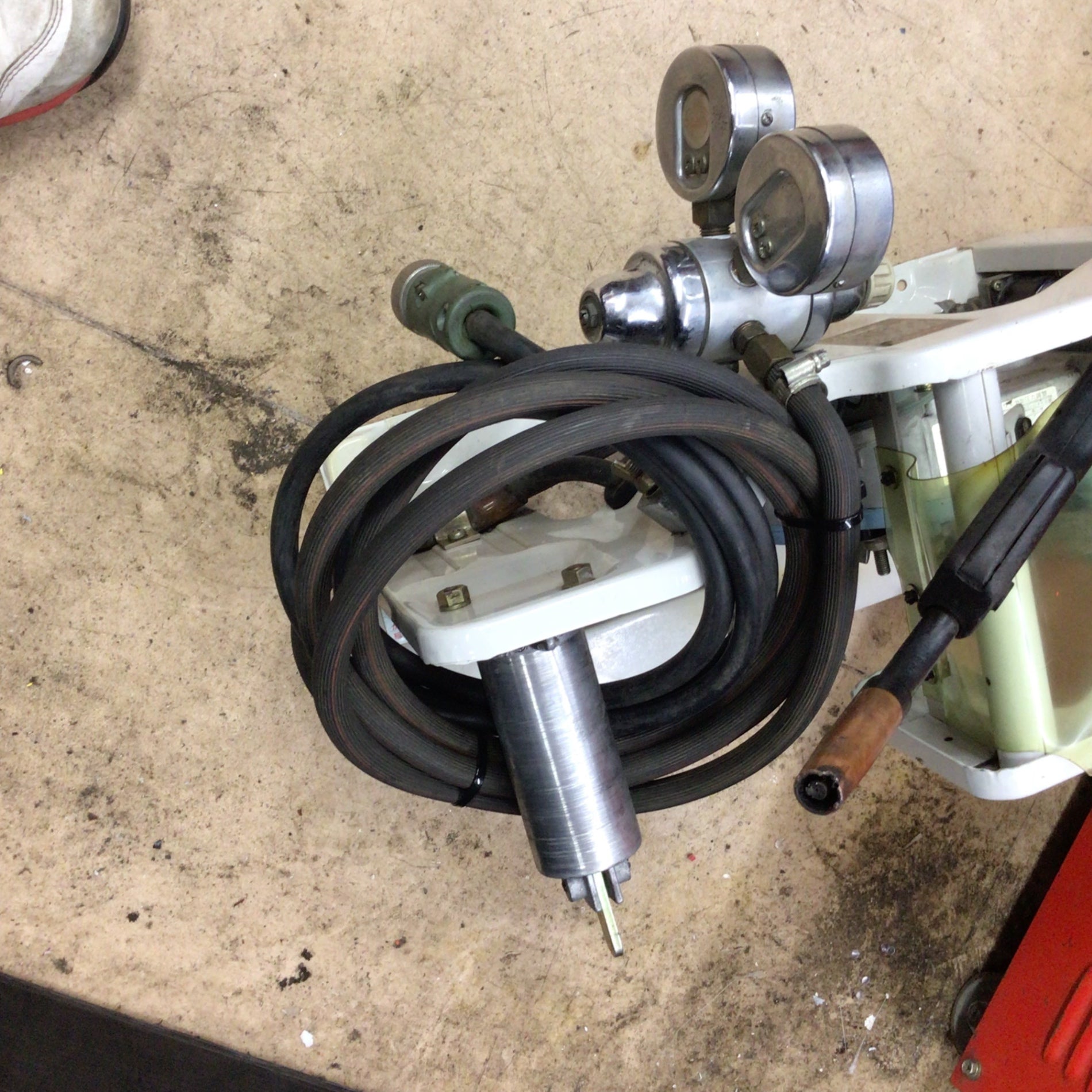 店頭受取り限定】 ダイヘン(DAIHEN) 半自動溶接機 CPTS-180 【東大和店