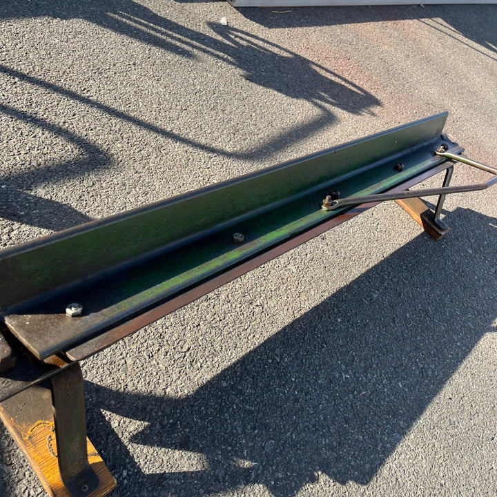 【中古品/店頭受取り限定】メーカー不明 アングルバッタ 1000mm 手動式 板金 折り曲げ 折曲機【東大和店】