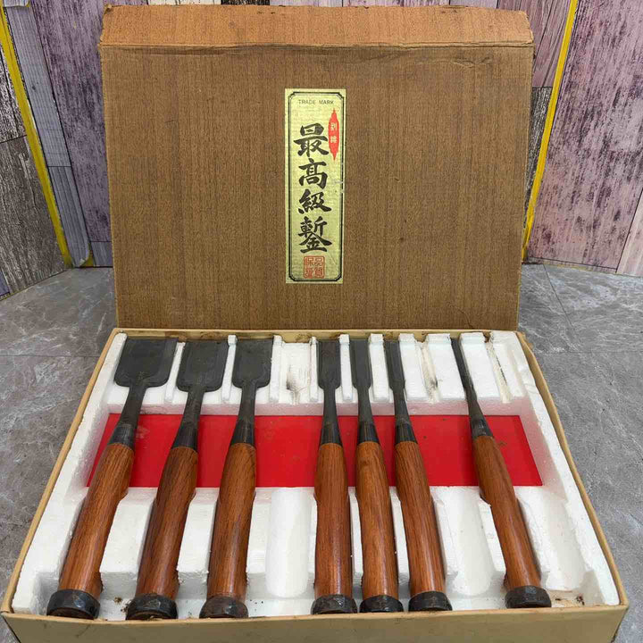 左是久 鑿 7本組 赤樫柄 （一寸四分、一寸二分、一寸、六分、五分、四分、二分）【八潮店】