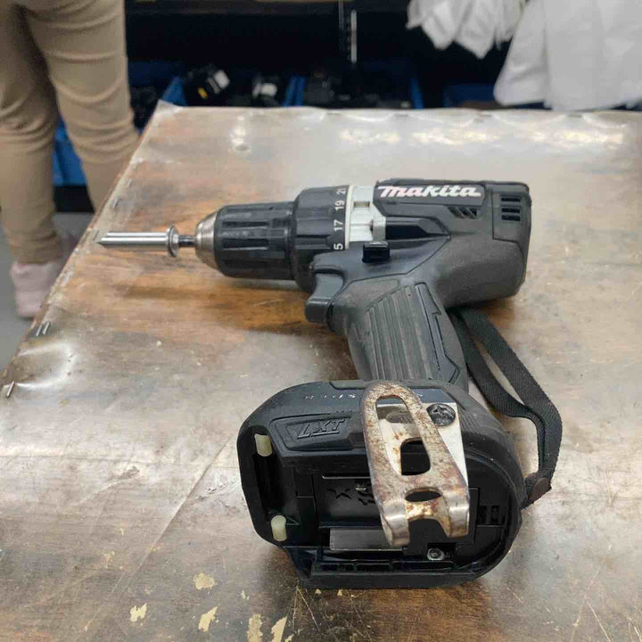 ☆マキタ(makita) コードレスドリルドライバー DF484DZB【戸田店】