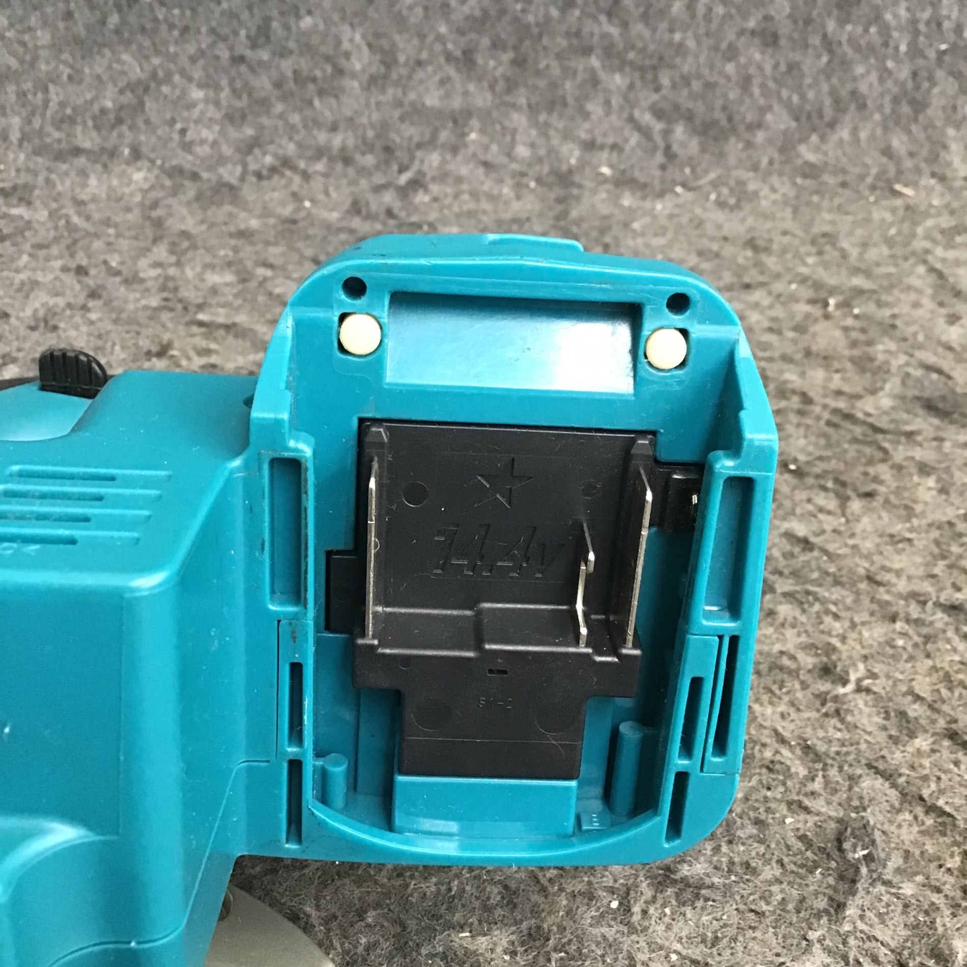 中古品】マキタ/makita コードレス丸のこ HS470DZ 【鴻巣店】 – アクト