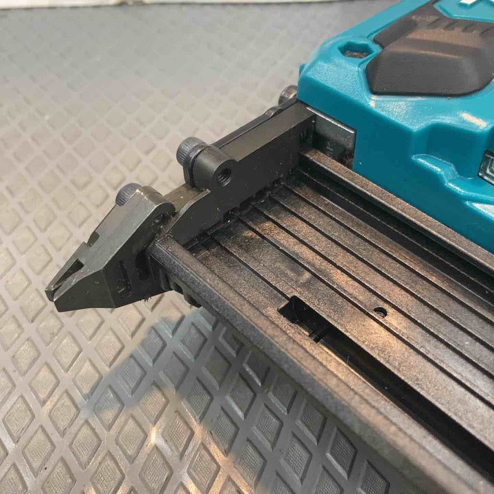 【中古品】マキタ(makita) コードレスフィニッシュネイラ FN350DRG【所沢店】