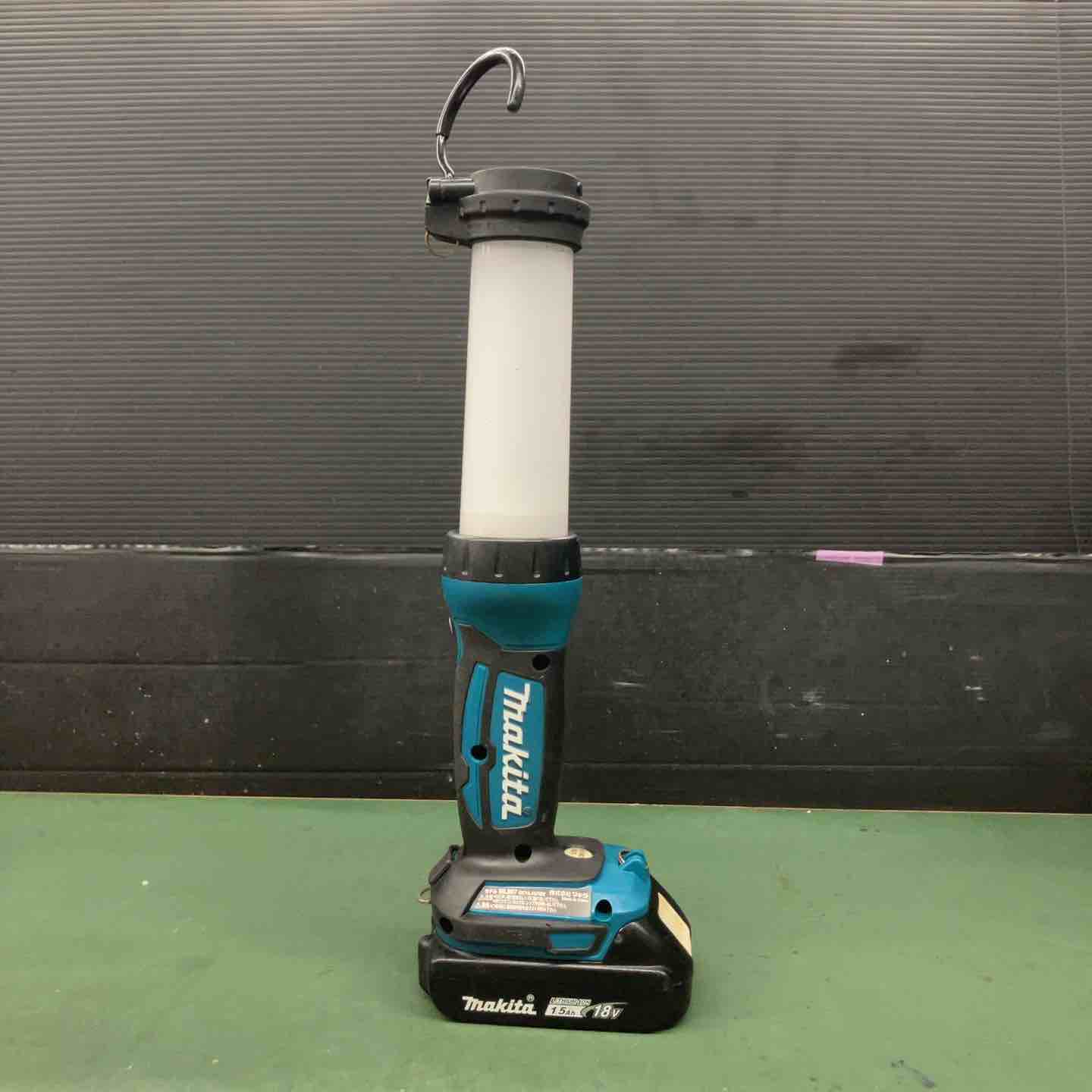 ☆マキタ(makita) コードレスワークライト ML807 オマケバッテリー1つ