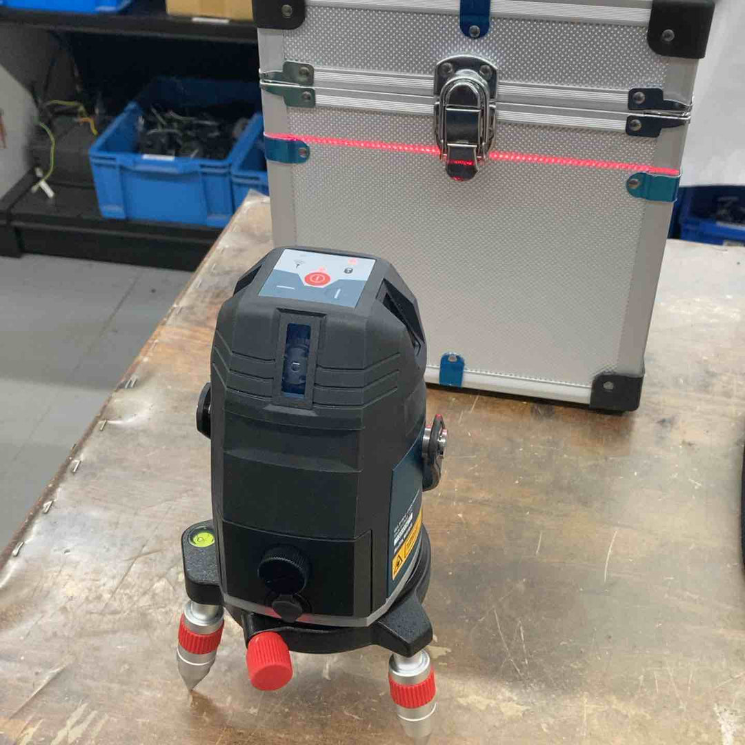 ◇ボッシュ(BOSCH) 電子整準レーザー墨出し器 GLL5-40E【戸田店】