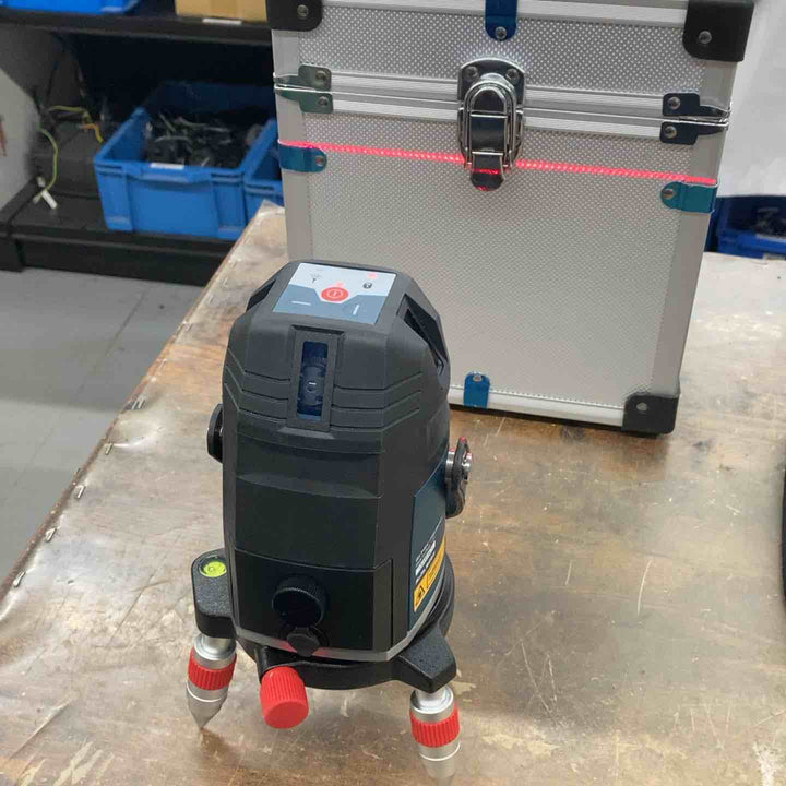 ◇ボッシュ(BOSCH) 電子整準レーザー墨出し器 GLL5-40E【戸田店】
