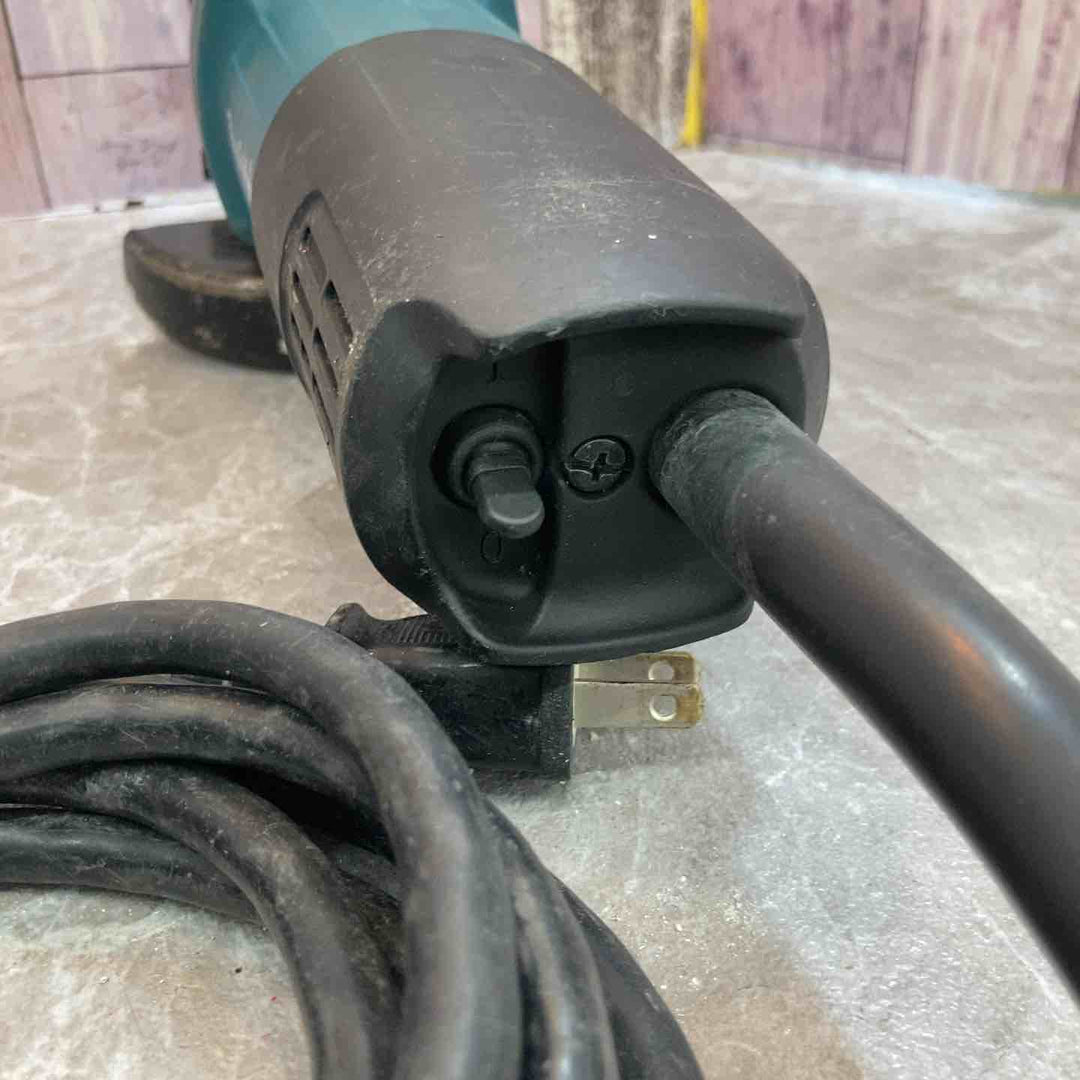 ☆マキタ(makita) 100mmディスクグラインダ 9533B【八潮店】