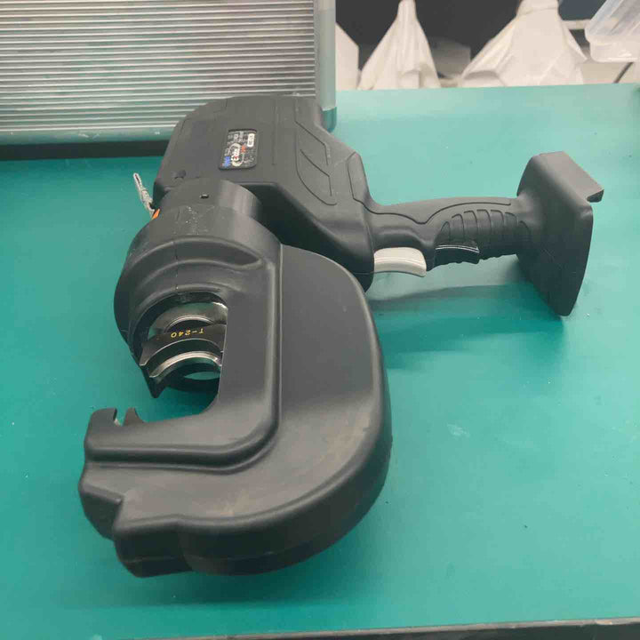 IZUMI 充電式油圧圧着工具 REC-LI16　14.4Vバッテリー2個、充電器、コマ14組(写真を確認してください)付属【戸田店】