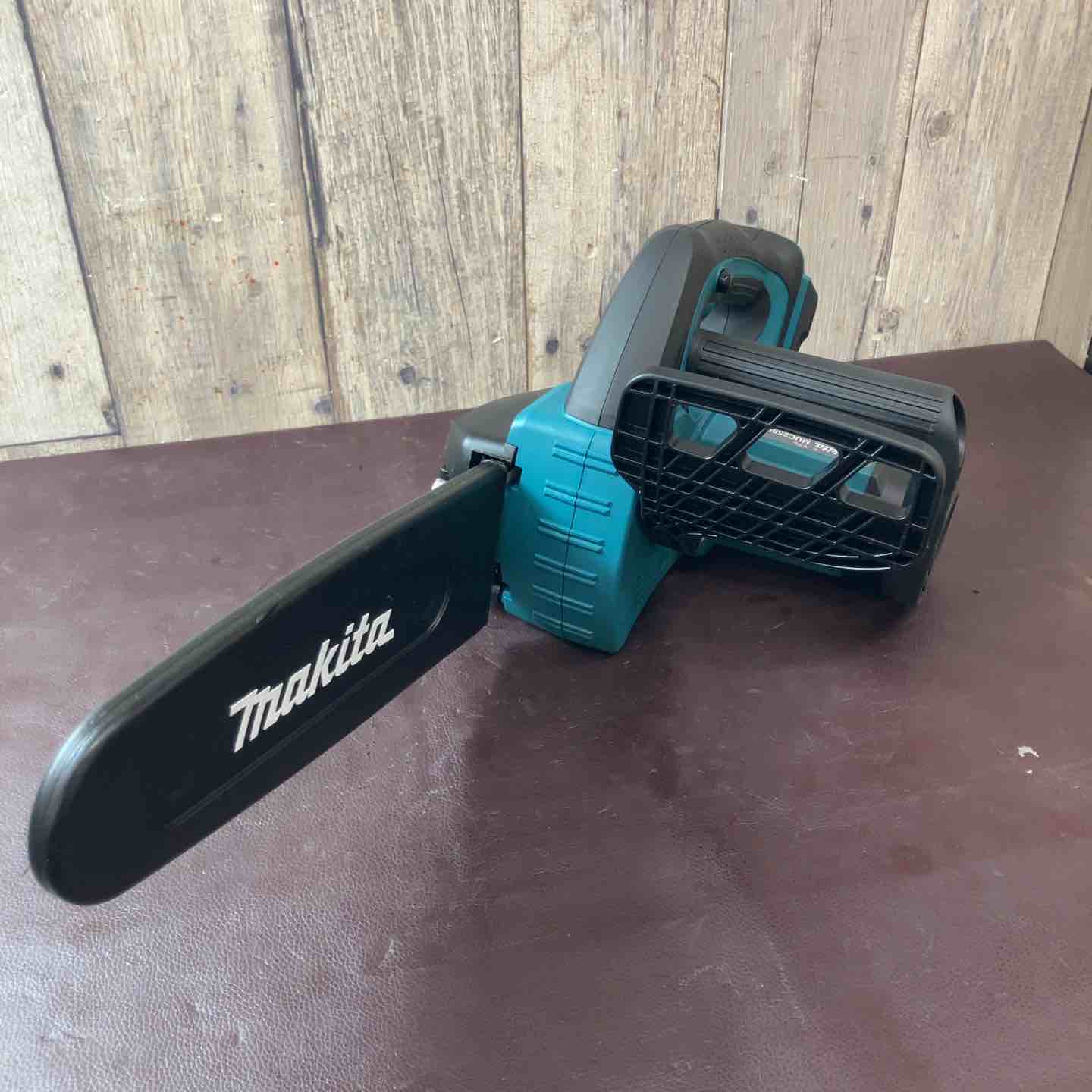 中古品】マキタ(makita) コードレスチェーンソー MUC250DZ 36V 充電式