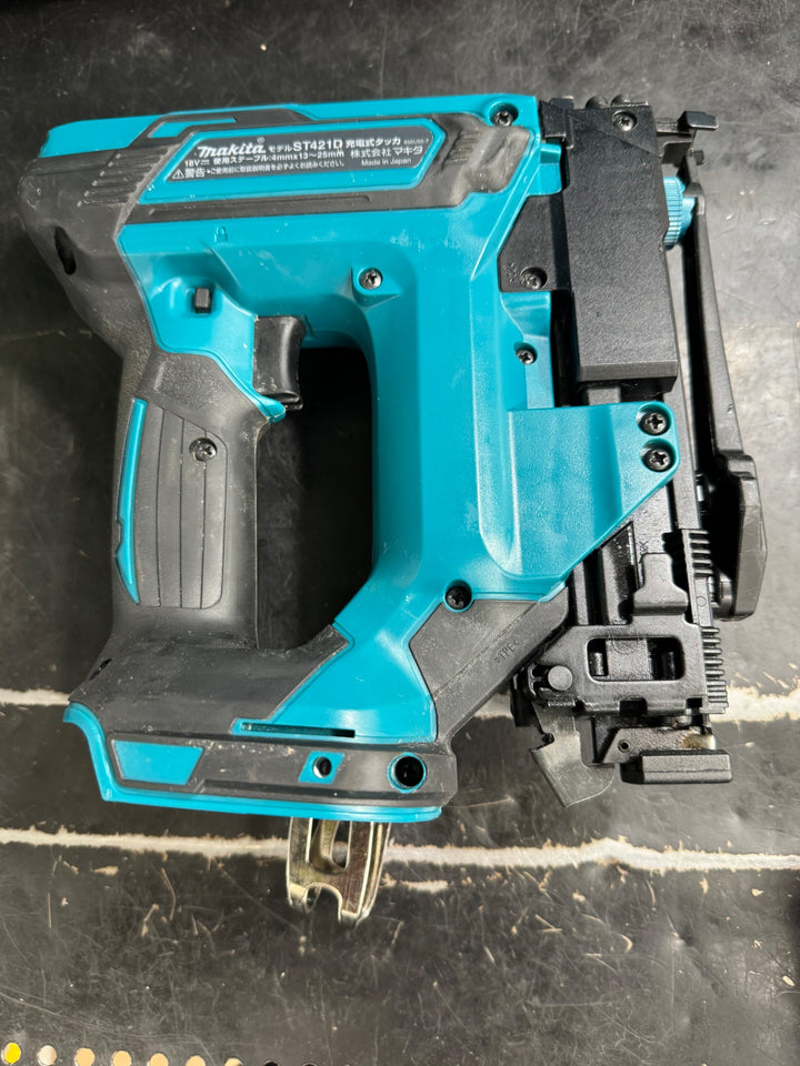 ★マキタ(makita) コードレスタッカ ST421DRG【草加店】