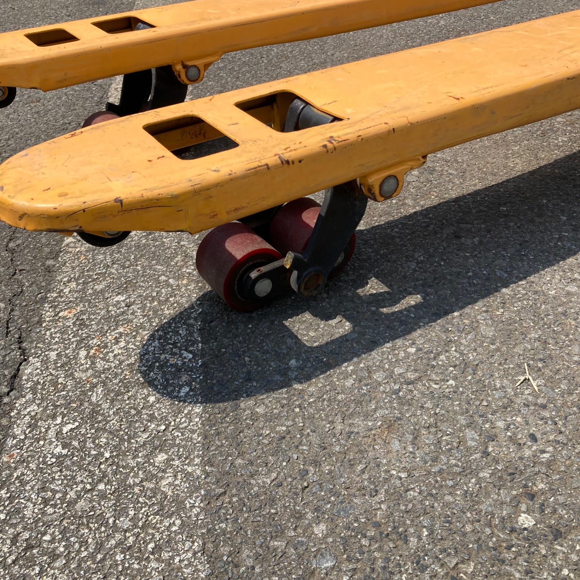 中古品/店頭受取り限定】logisticar ハンドリフト ハンドパレット 2.5t