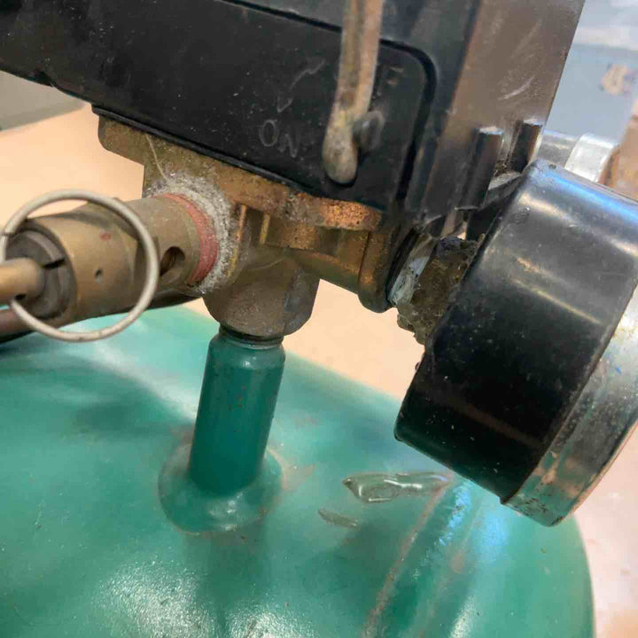 ◇藤原産業 エアーコンプレッサー 30L SK11 62-2846-34/AB20-30【草加店】